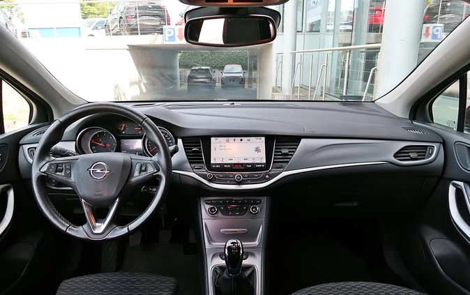 Opel Astra cena 45900 przebieg: 101500, rok produkcji 2018 z Puszczykowo małe 106